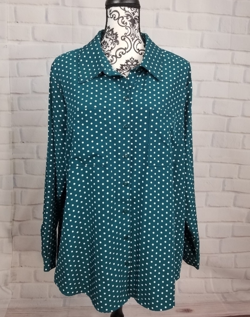 Susan Graver 20w polka dot print shirt button top